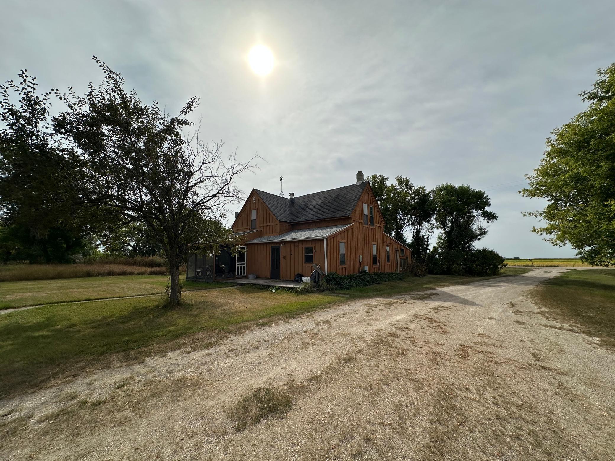 1900 single family home for sale at 1372 190th Street in Kent, MN — 3 bed, 2 bath (photo 4 of 43)