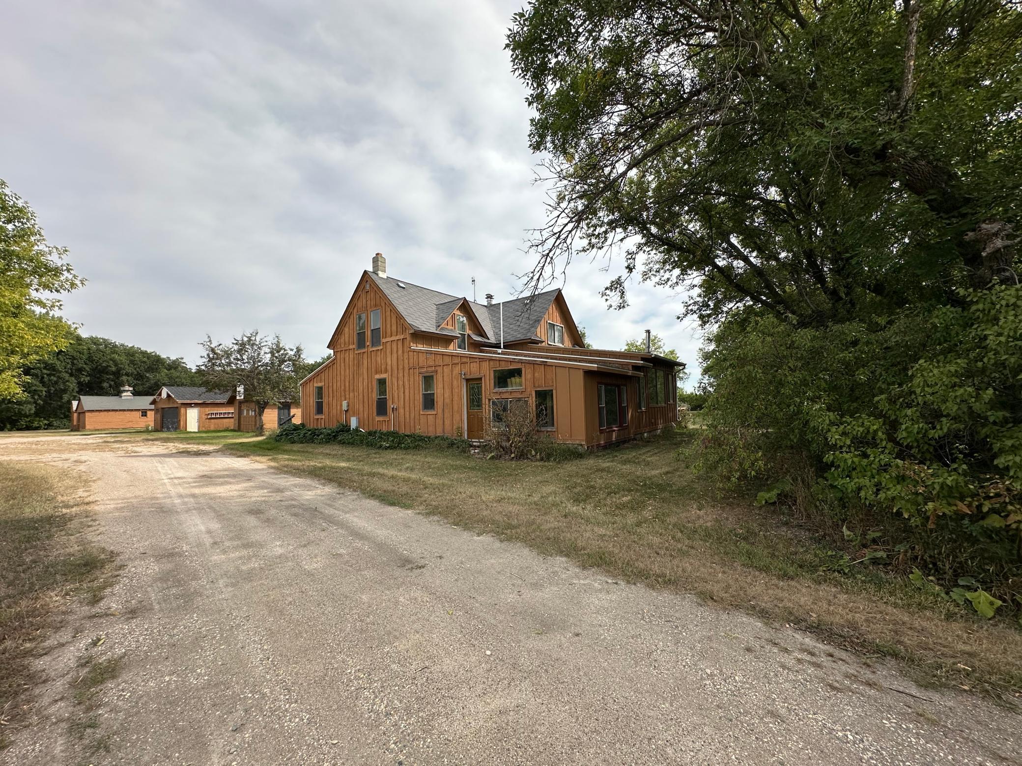 1900 single family home for sale at 1372 190th Street in Kent, MN — 3 bed, 2 bath (photo 5 of 43)