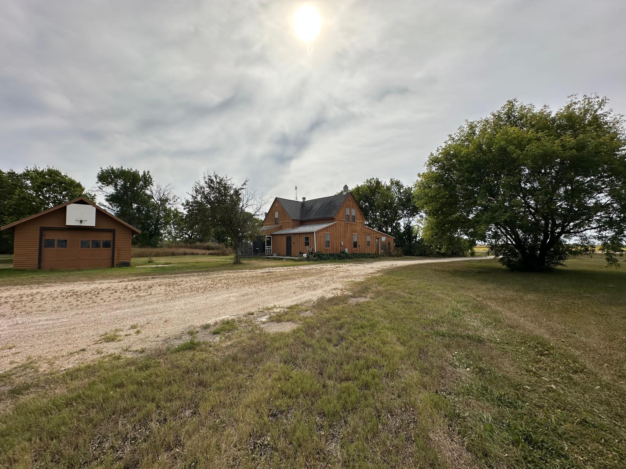 1900 single family home for sale at 1372 190th Street in Kent, MN — 3 bed, 2 bath (photo 6 of 43)