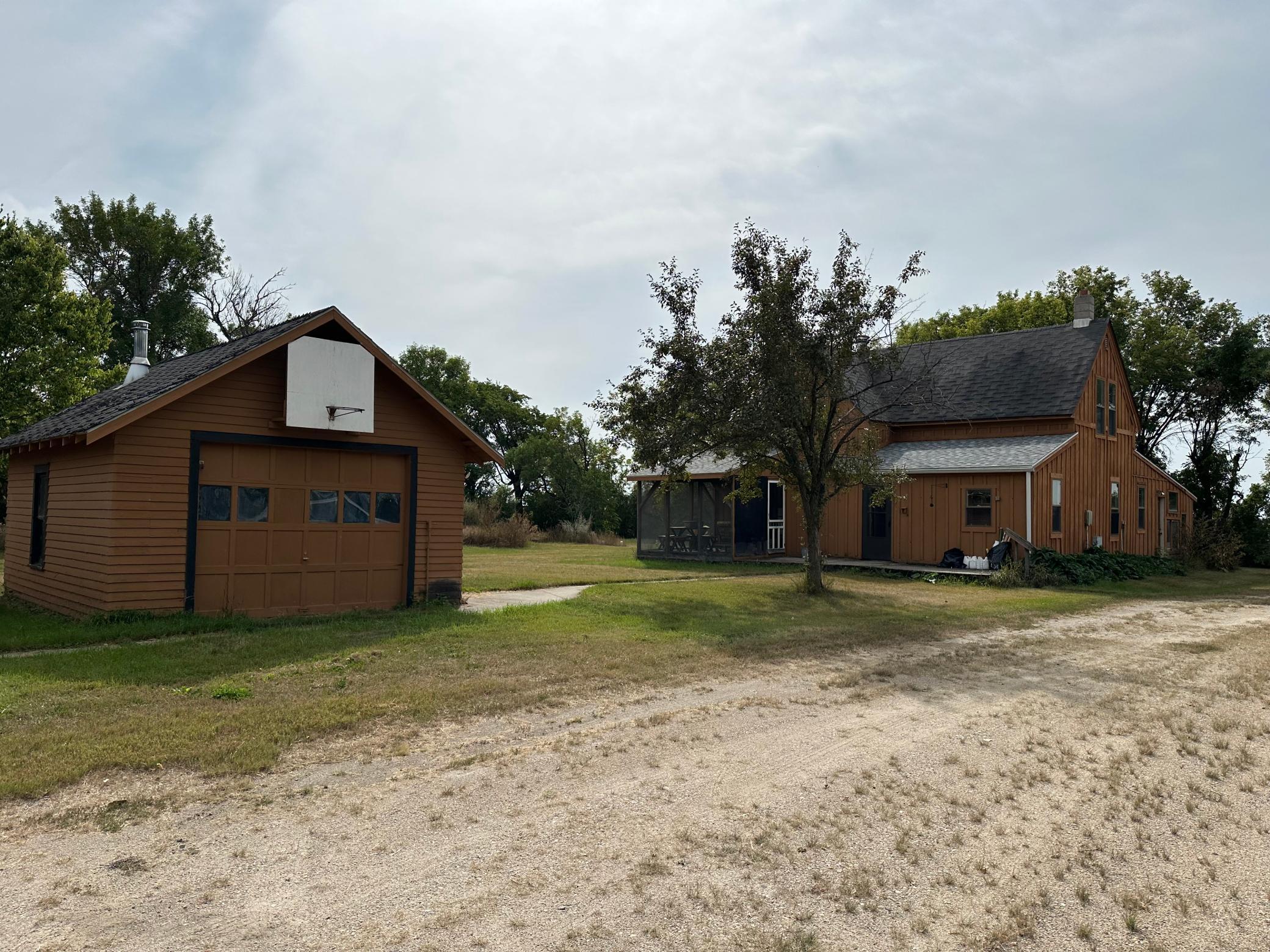 1900 single family home for sale at 1372 190th Street in Kent, MN — 3 bed, 2 bath (photo 7 of 43)