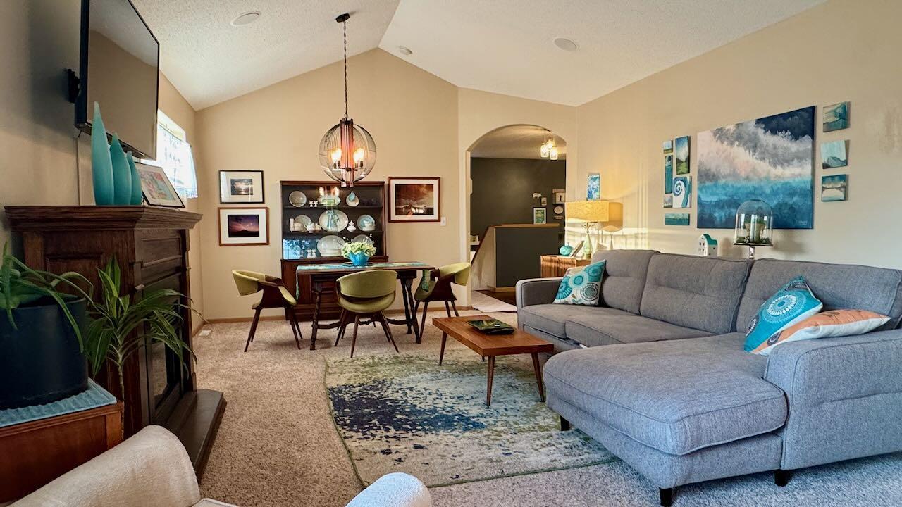 1997 twin home for sale at 841 12th Avenue W in West Fargo, ND — 4 bed, 3 bath (photo 19 of 47)