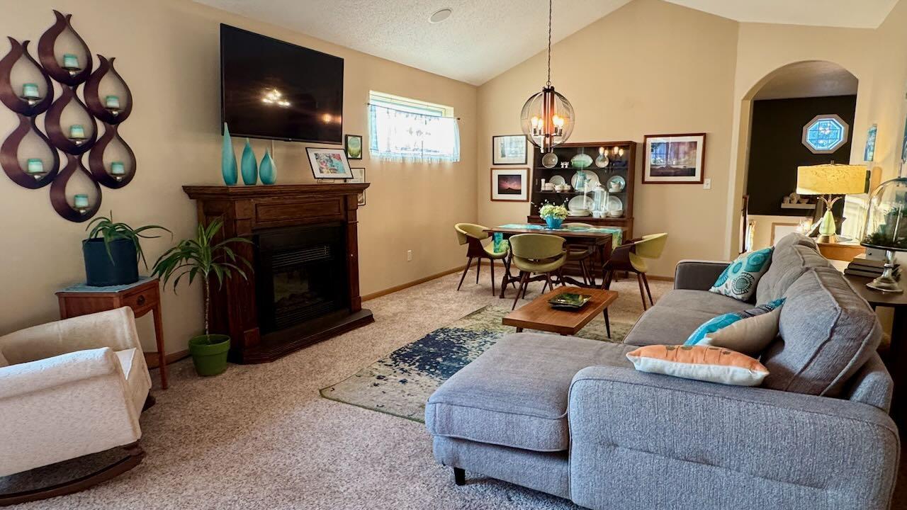 1997 twin home for sale at 841 12th Avenue W in West Fargo, ND — 4 bed, 3 bath (photo 20 of 47)
