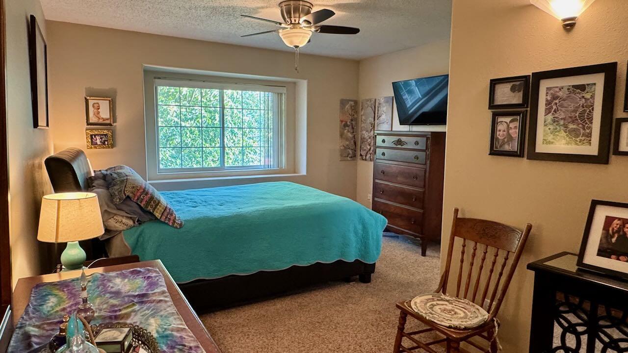 1997 twin home for sale at 841 12th Avenue W in West Fargo, ND — 4 bed, 3 bath (photo 22 of 47)