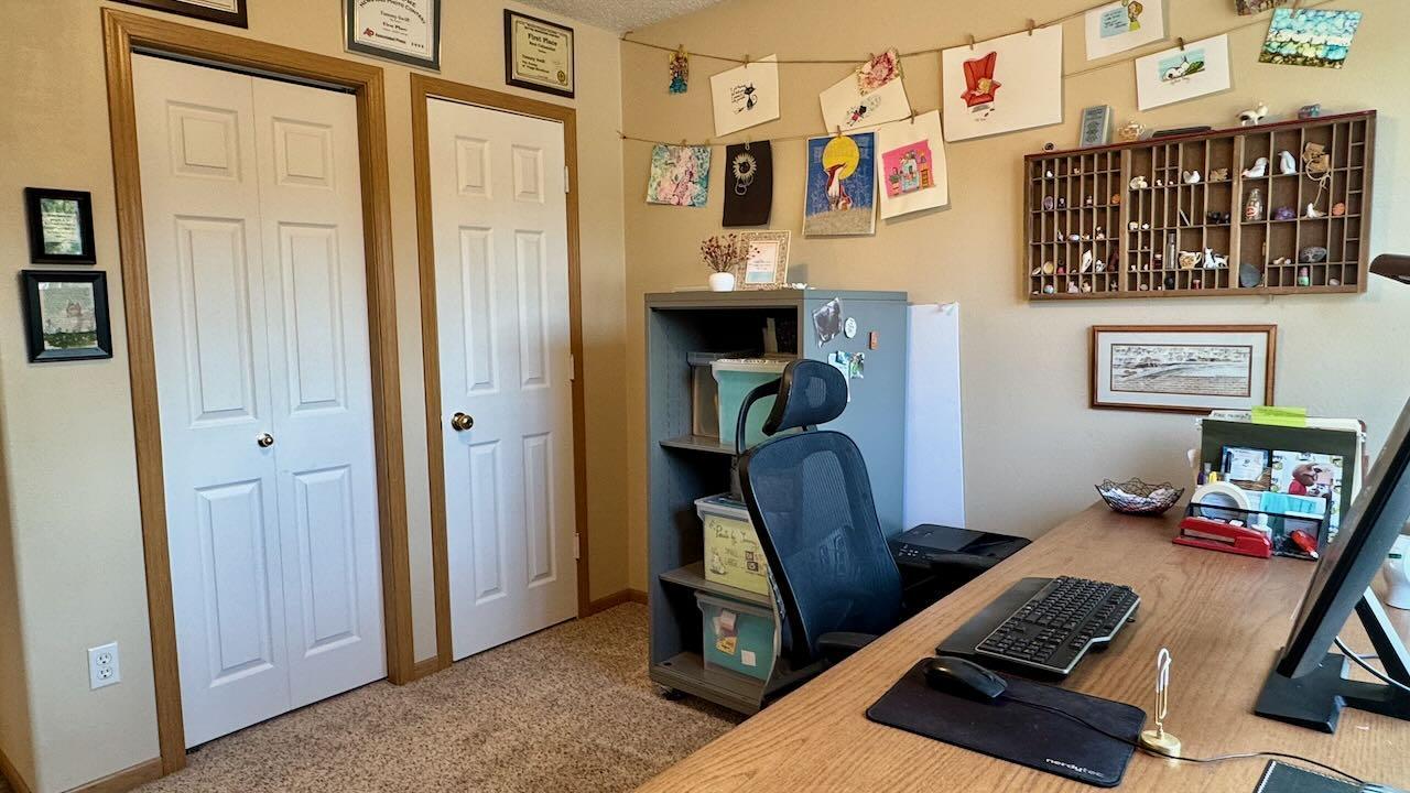 1997 twin home for sale at 841 12th Avenue W in West Fargo, ND — 4 bed, 3 bath (photo 31 of 47)