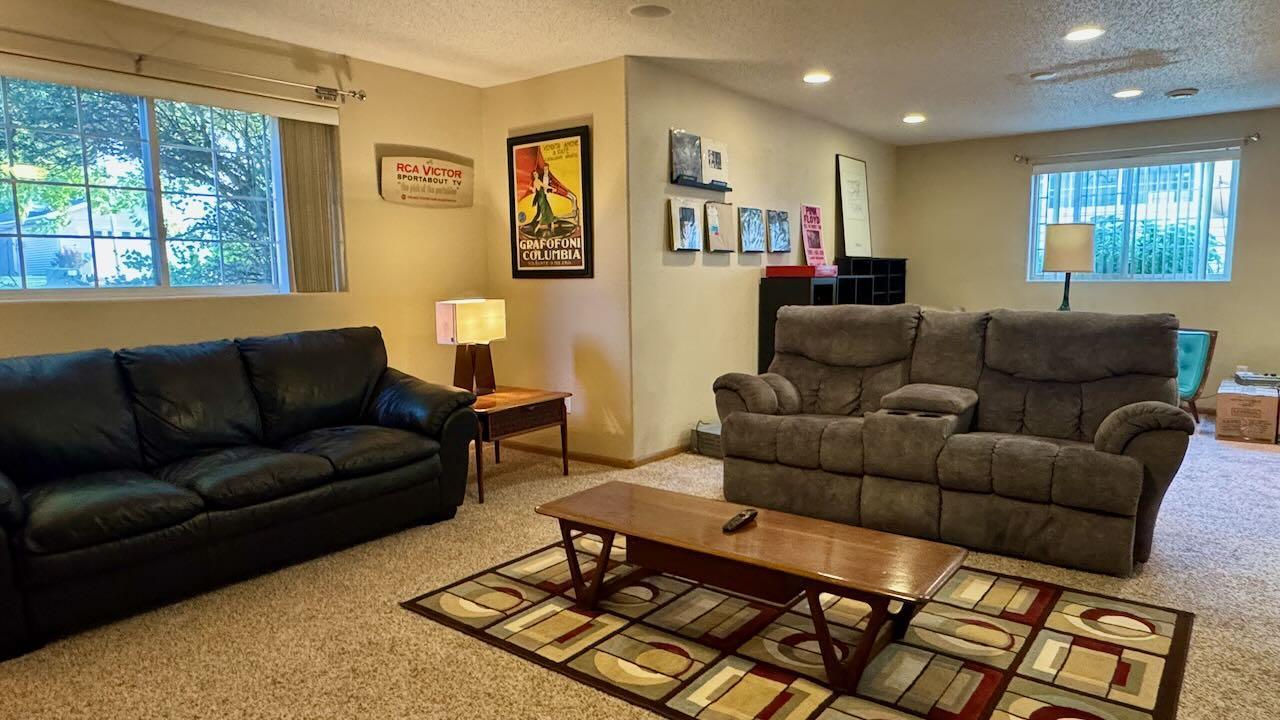 1997 twin home for sale at 841 12th Avenue W in West Fargo, ND — 4 bed, 3 bath (photo 33 of 47)