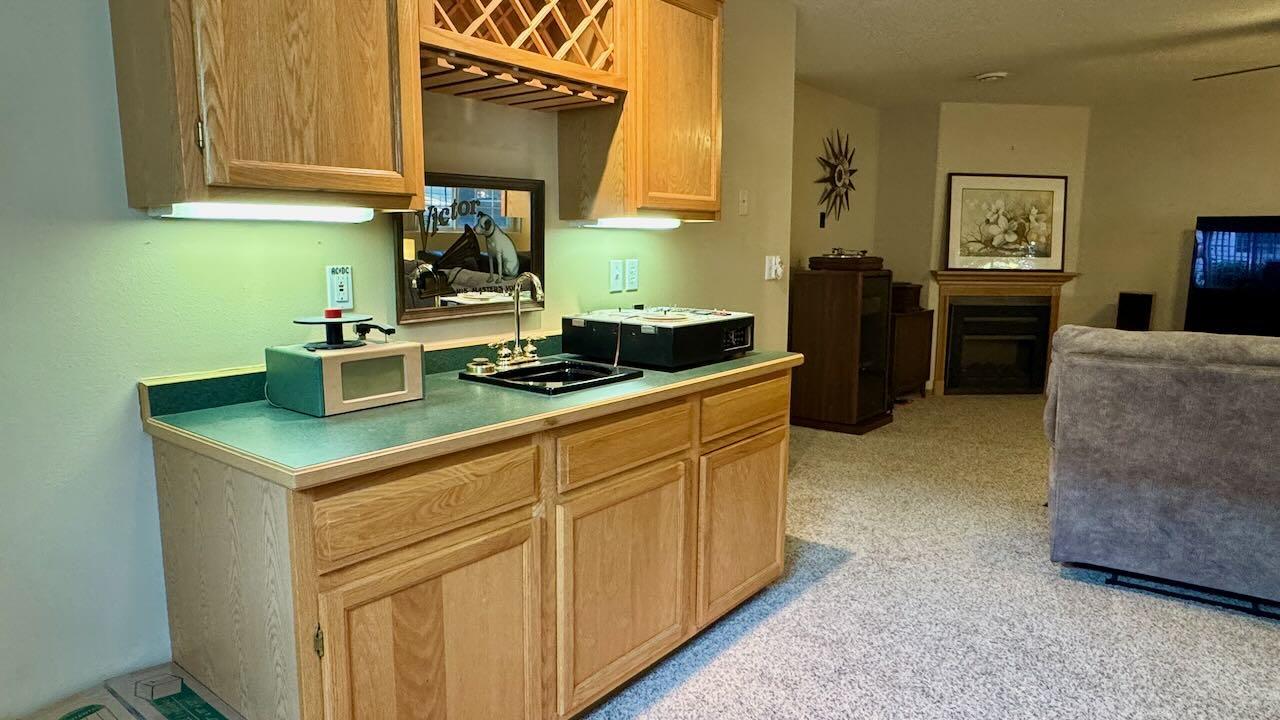 1997 twin home for sale at 841 12th Avenue W in West Fargo, ND — 4 bed, 3 bath (photo 35 of 47)