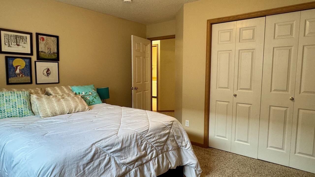 1997 twin home for sale at 841 12th Avenue W in West Fargo, ND — 4 bed, 3 bath (photo 38 of 47)