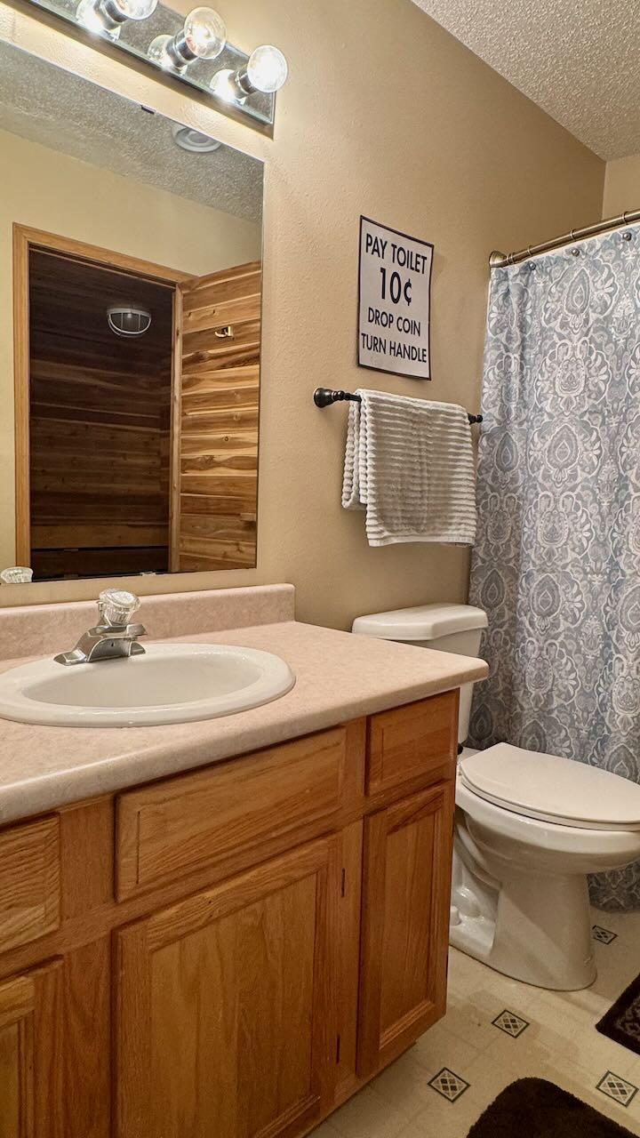 1997 twin home for sale at 841 12th Avenue W in West Fargo, ND — 4 bed, 3 bath (photo 39 of 47)