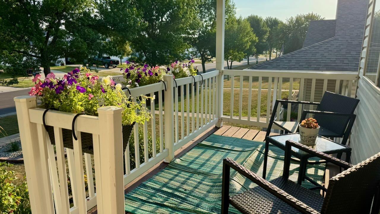 1997 twin home for sale at 841 12th Avenue W in West Fargo, ND — 4 bed, 3 bath (photo 5 of 47)