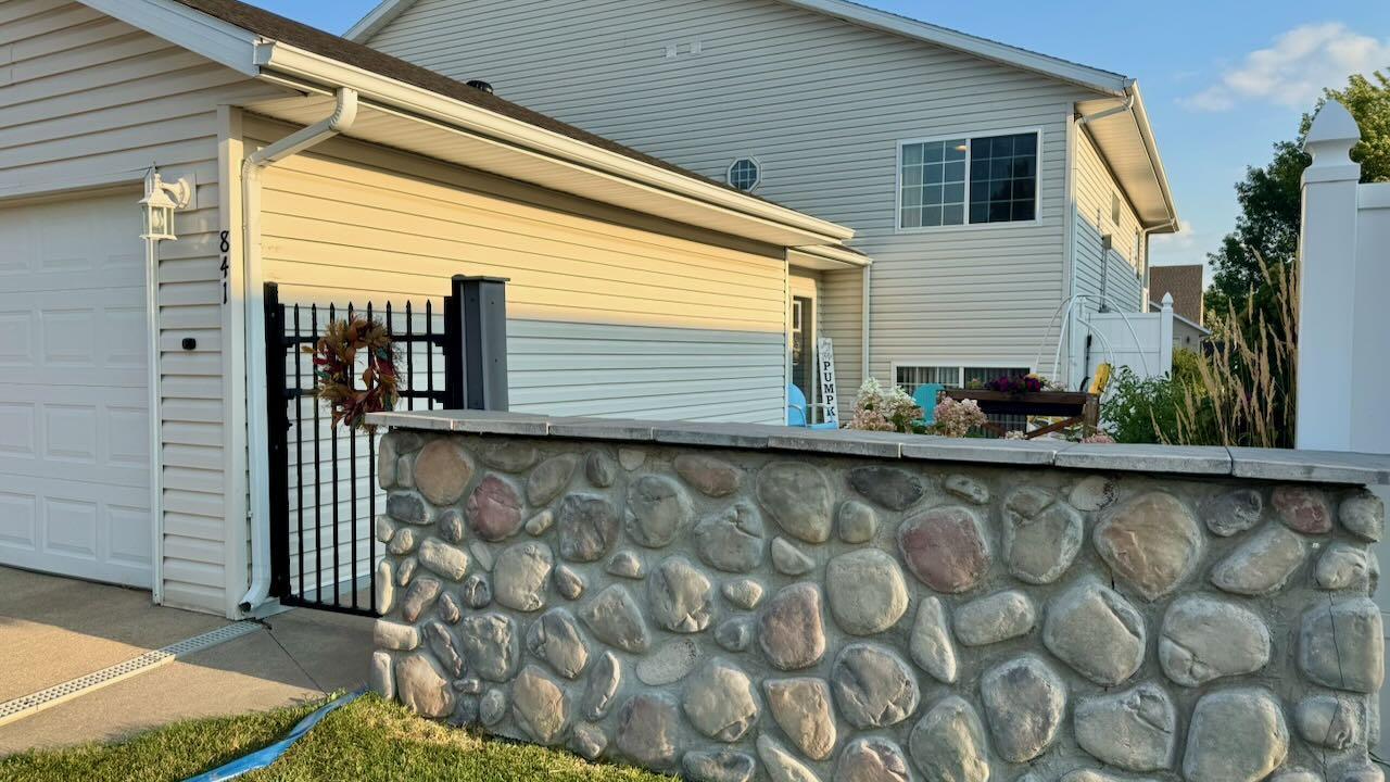 1997 twin home for sale at 841 12th Avenue W in West Fargo, ND — 4 bed, 3 bath (photo 7 of 47)