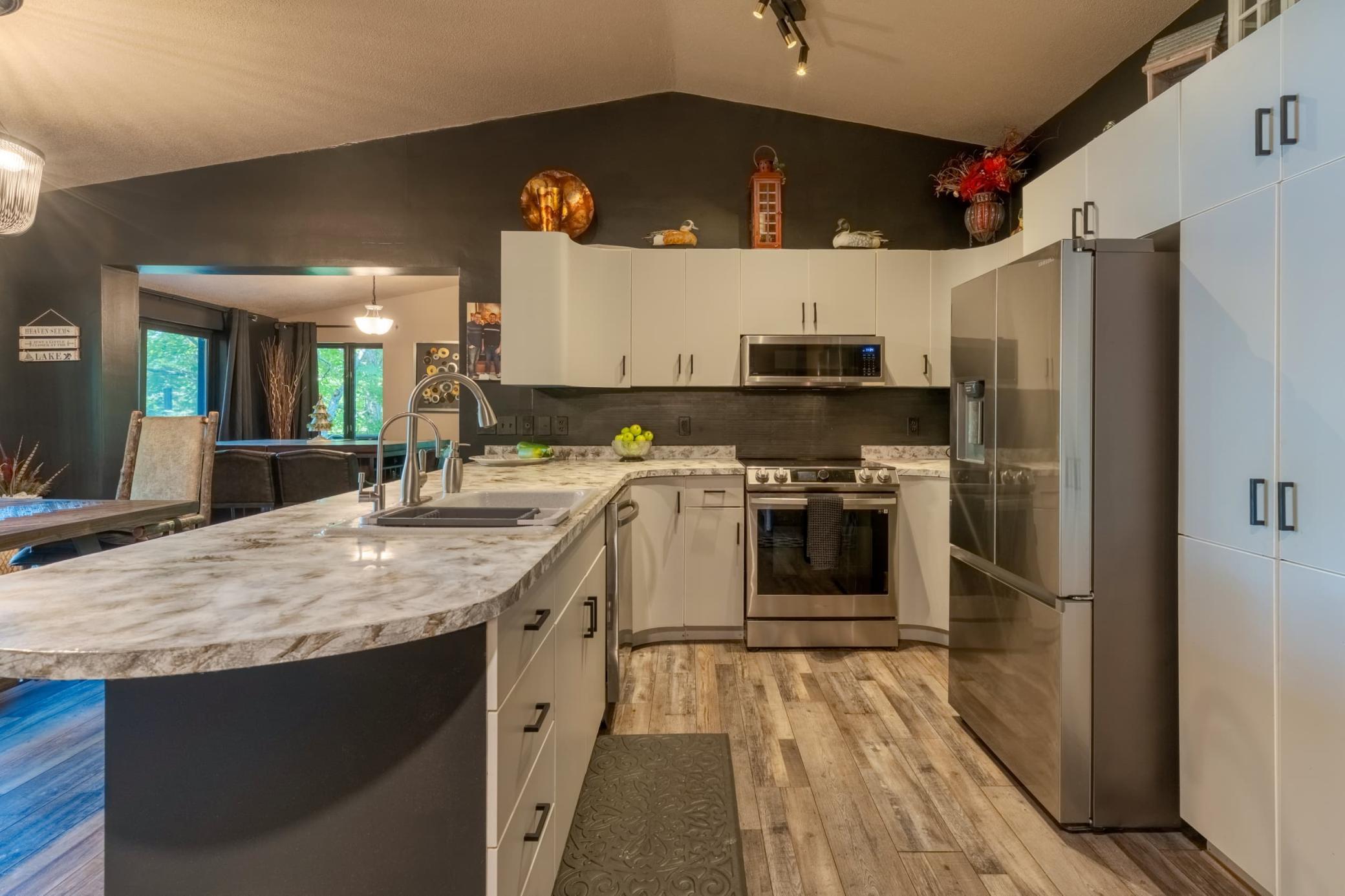 1989 single family home for sale at 3216 Gryce Styne Road NE in Bemidji, MN — 3 bed, 4 bath (photo 8 of 114)