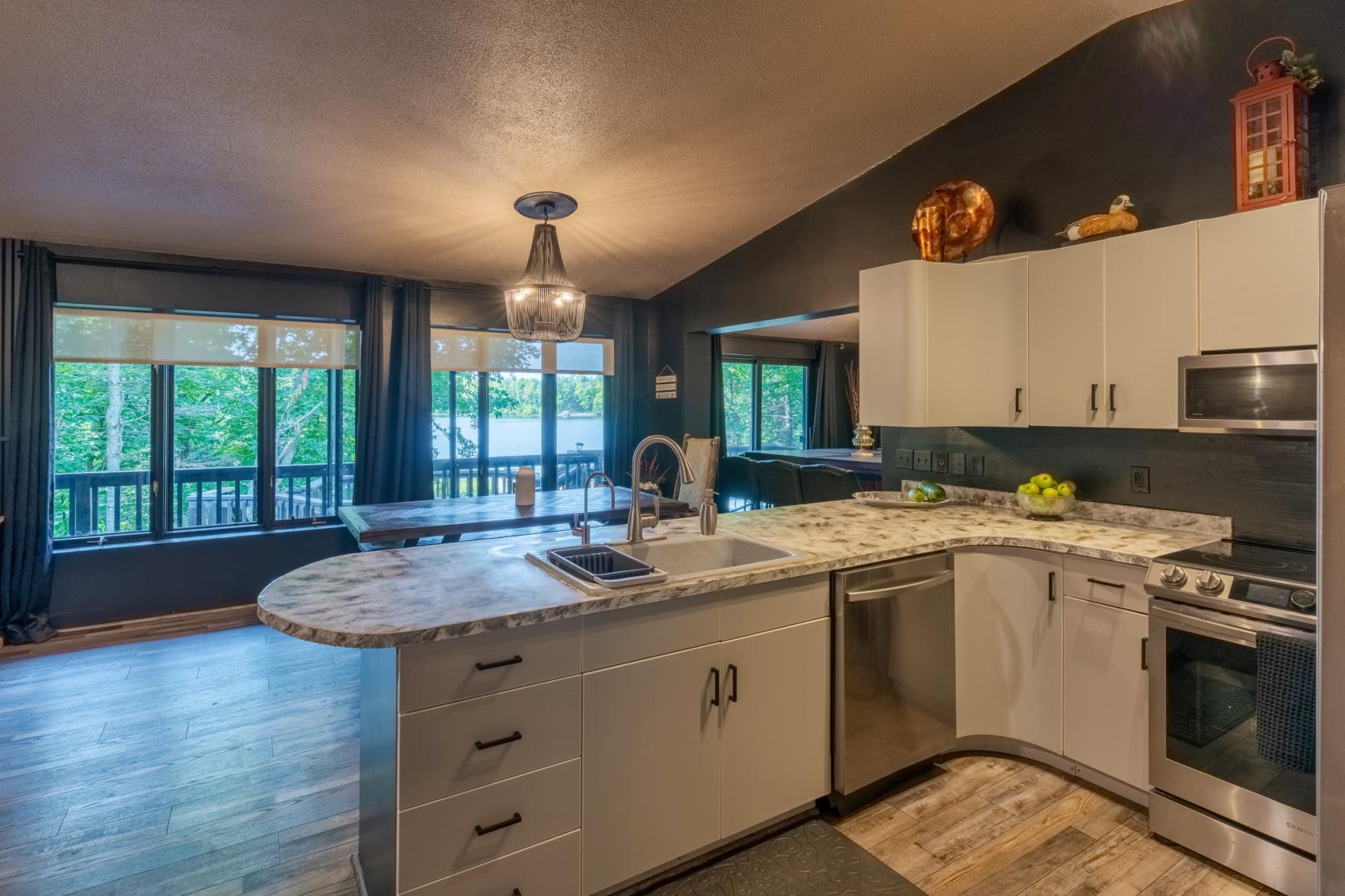 1989 single family home for sale at 3216 Gryce Styne Road NE in Bemidji, MN — 3 bed, 4 bath (photo 9 of 114)