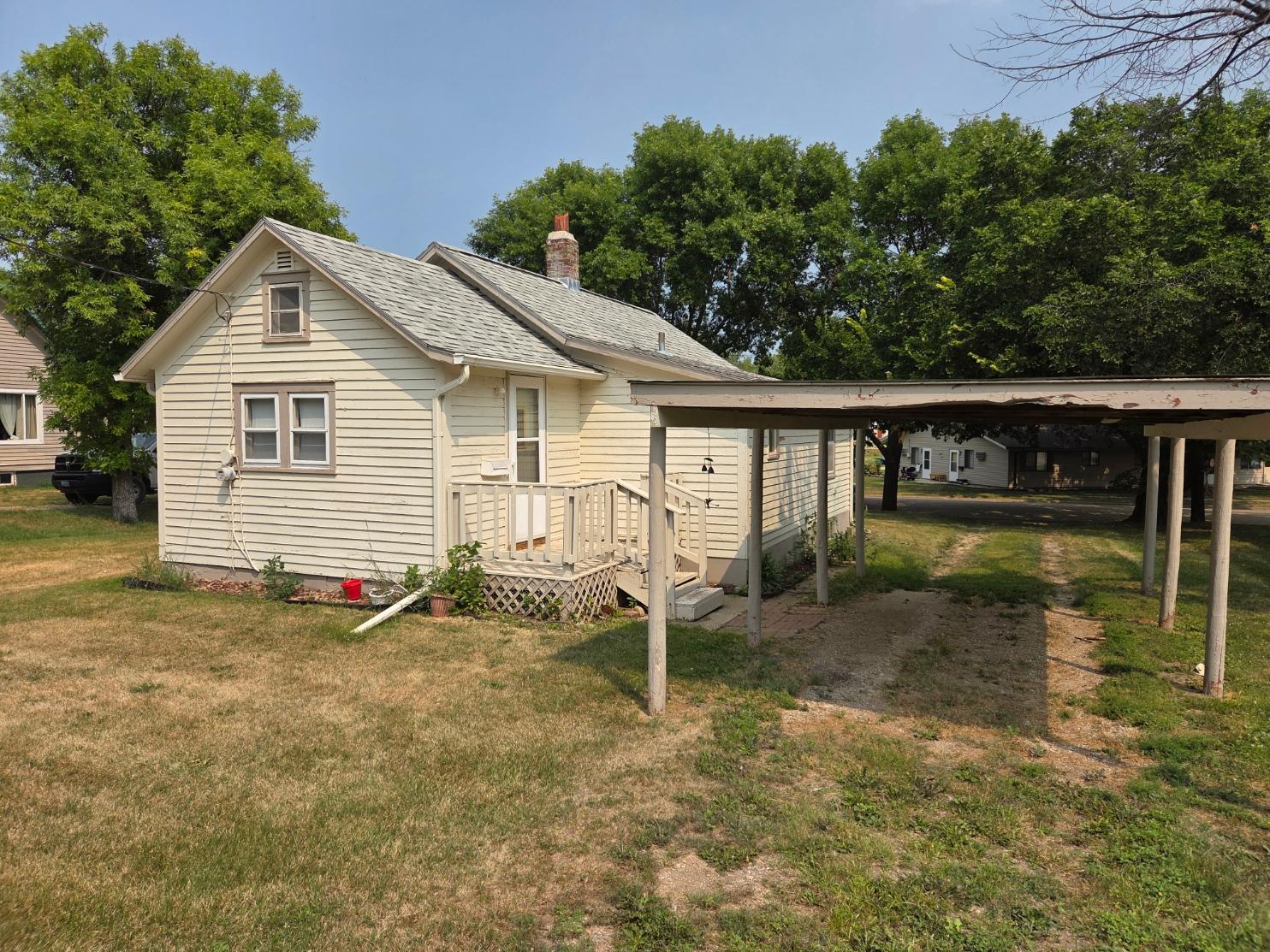 1908 single family home for sale at 267 2nd Street SW in Forman, ND — 2 bed, 1 bath (photo 3 of 11)