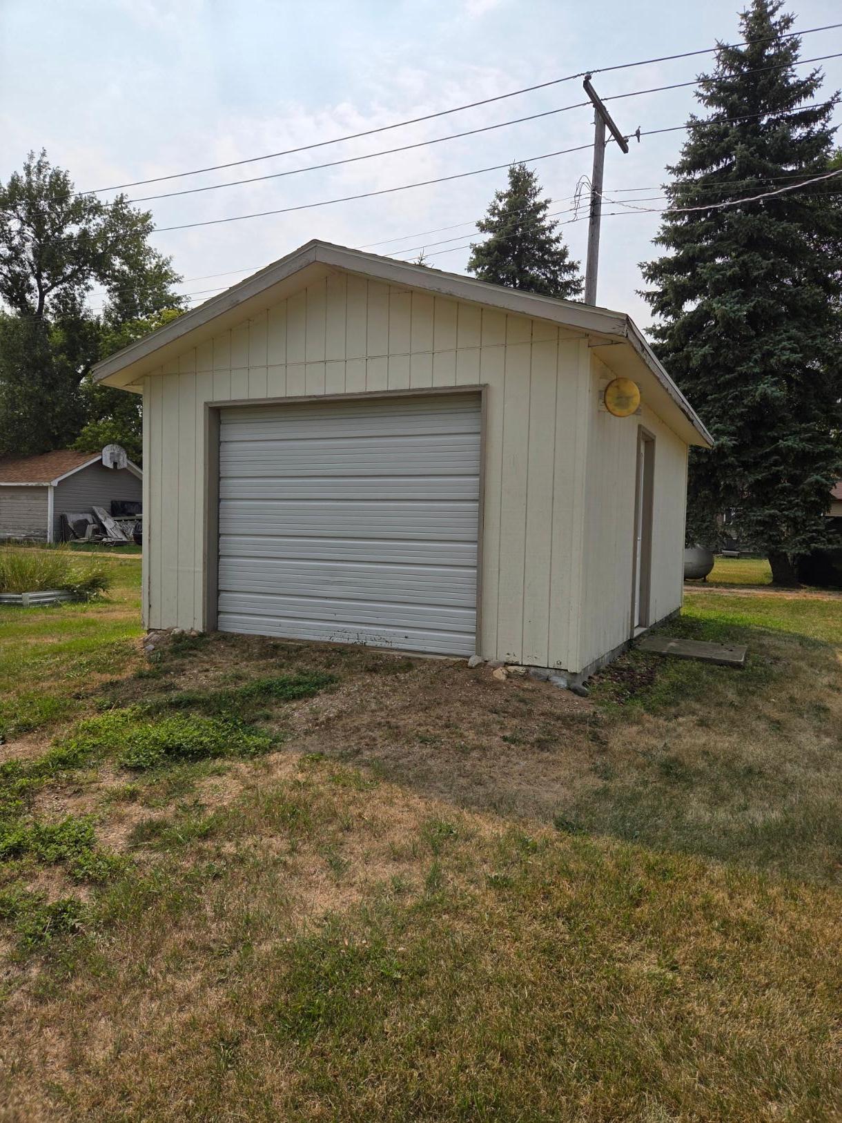 1908 single family home for sale at 267 2nd Street SW in Forman, ND — 2 bed, 1 bath (photo 4 of 11)