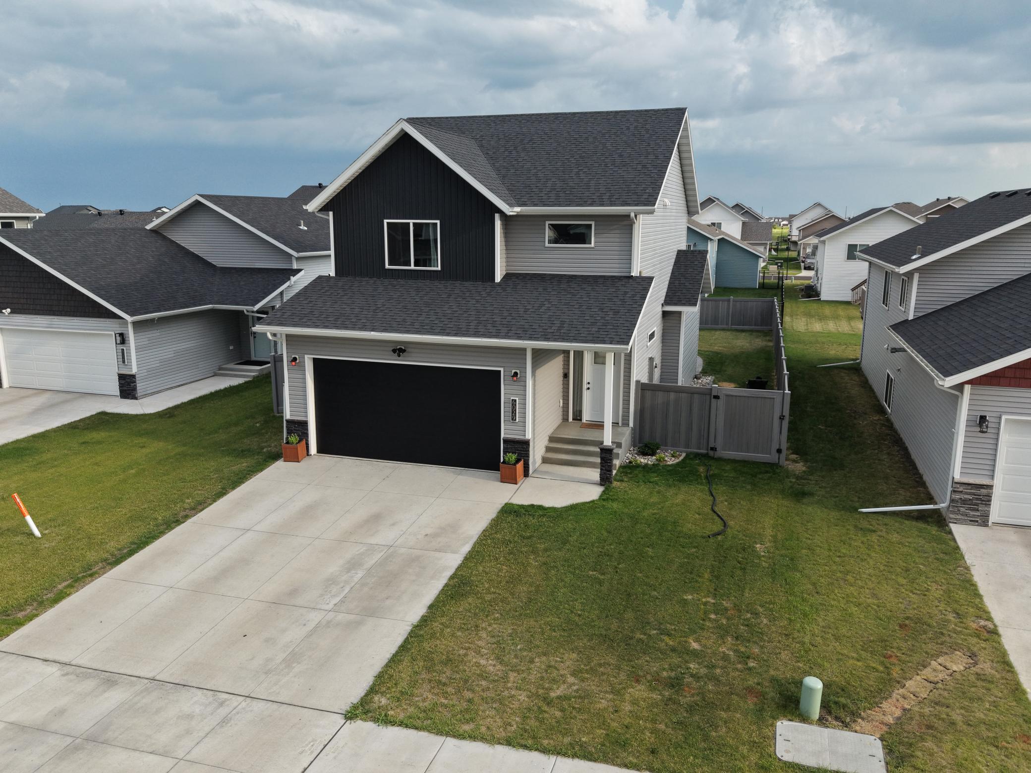 2023 single family home for sale at 6029 Kodiak Lane in Horace, ND — 4 bed, 4 bath (photo 2 of 49)