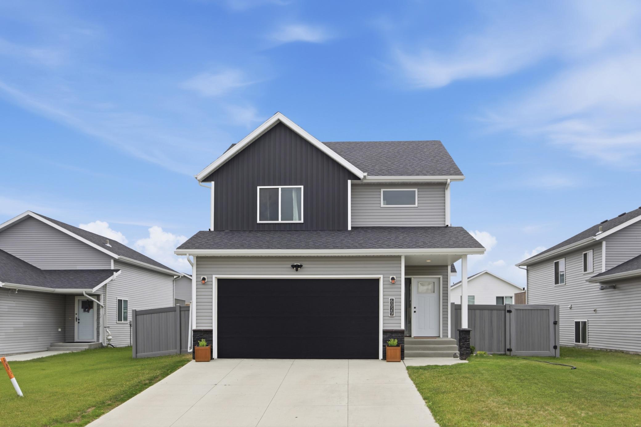 2023 single family home for sale at 6029 Kodiak Lane in Horace, ND — 4 bed, 4 bath (photo 3 of 49)