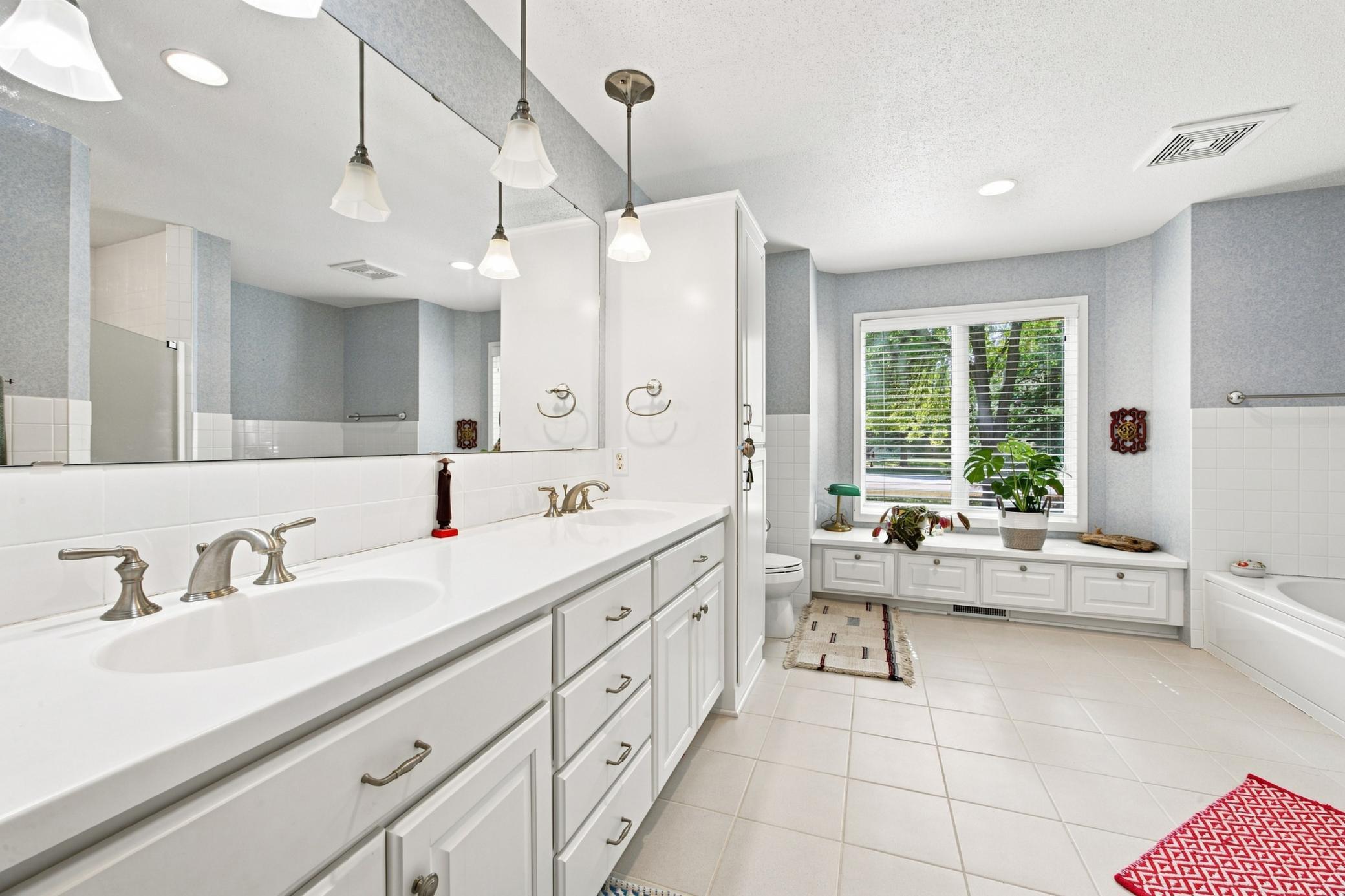 1979 single family home for sale at 3206 Rivershore Drive S in Moorhead, MN — 3 bed, 4 bath (photo 16 of 36)