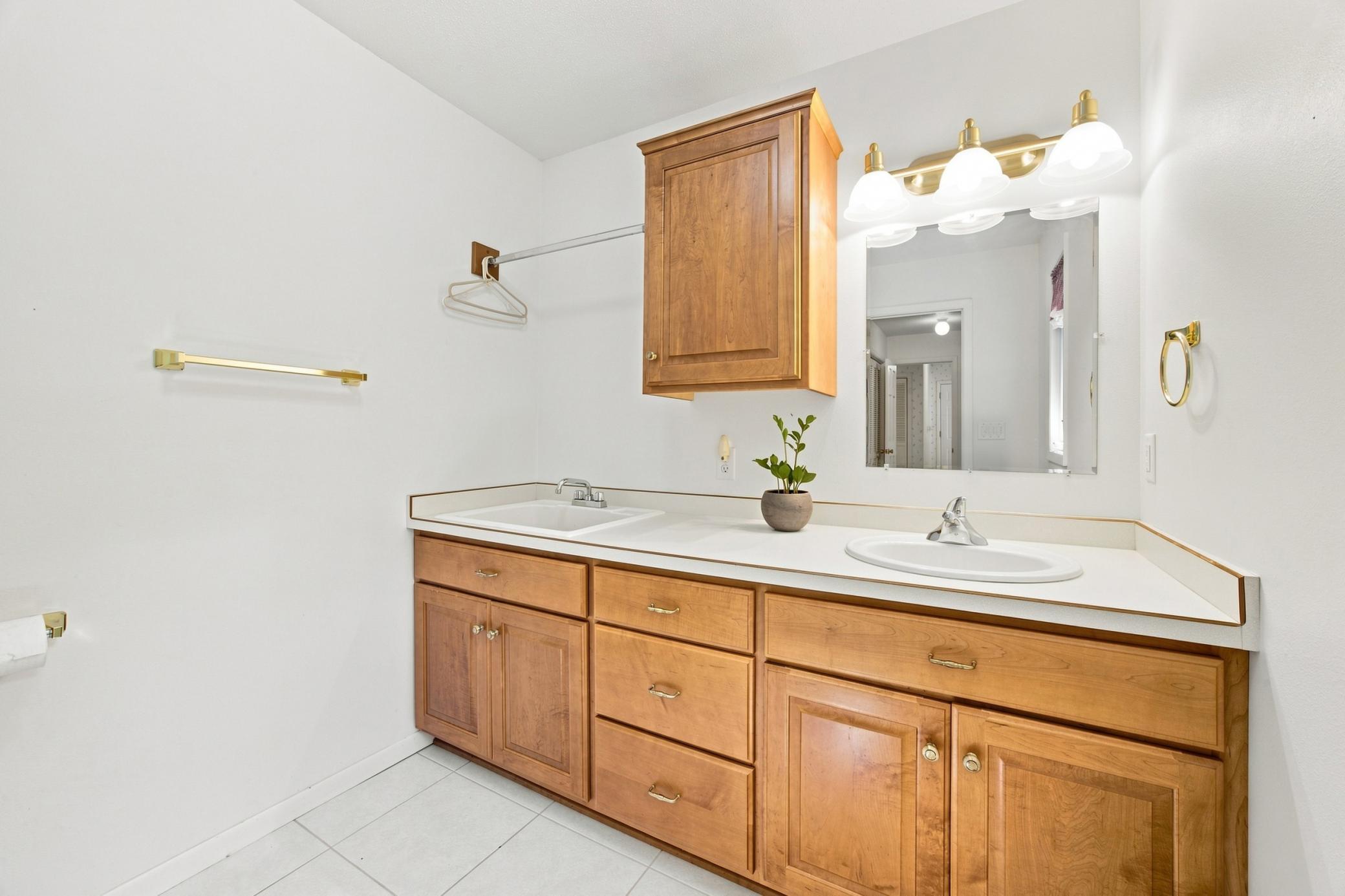 1979 single family home for sale at 3206 Rivershore Drive S in Moorhead, MN — 3 bed, 4 bath (photo 23 of 36)
