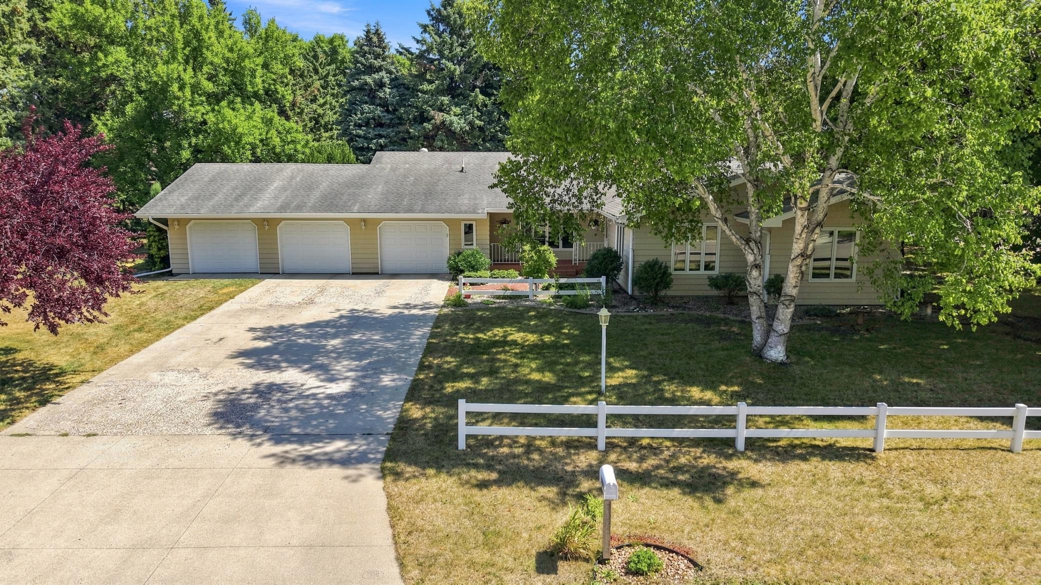 1979 single family home for sale at 3206 Rivershore Drive S in Moorhead, MN — 3 bed, 4 bath (photo 29 of 36)