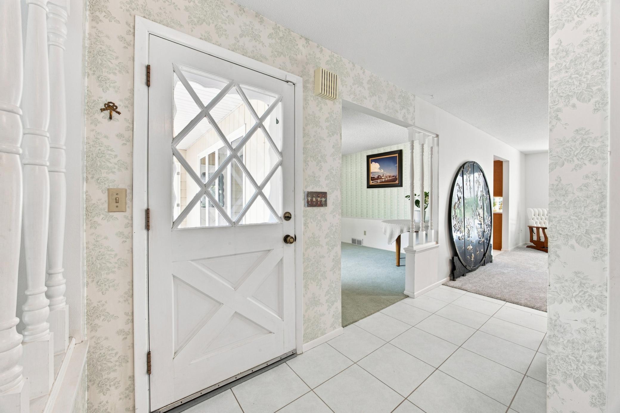 1979 single family home for sale at 3206 Rivershore Drive S in Moorhead, MN — 3 bed, 4 bath (photo 4 of 36)