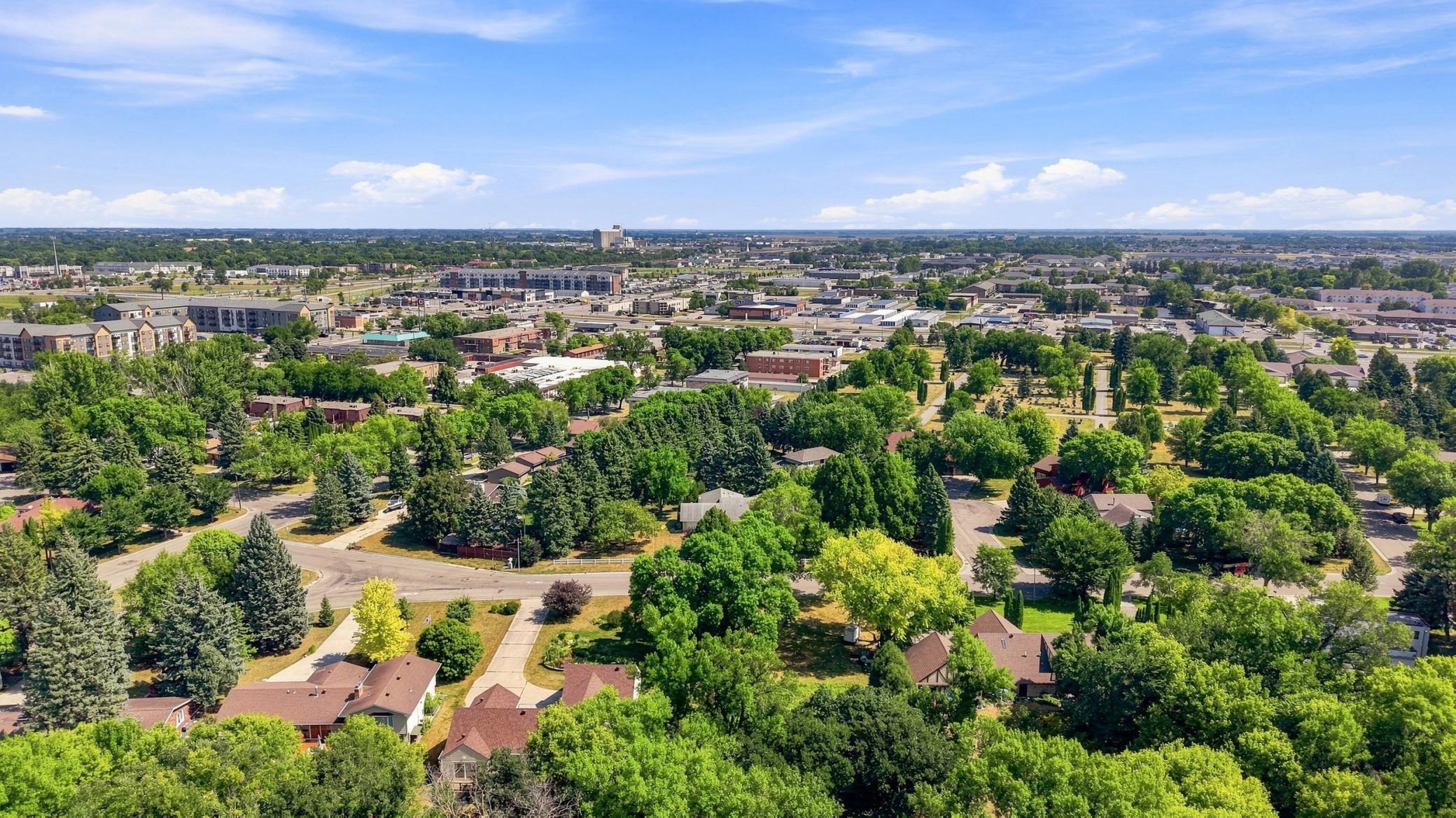 1979 single family home for sale at 3206 Rivershore Drive S in Moorhead, MN — 3 bed, 4 bath (photo 33 of 36)