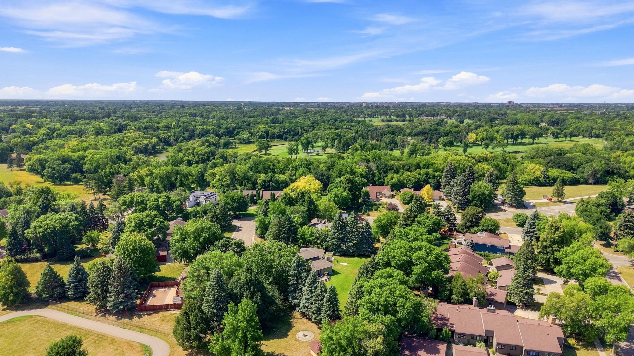 1979 single family home for sale at 3206 Rivershore Drive S in Moorhead, MN — 3 bed, 4 bath (photo 34 of 36)