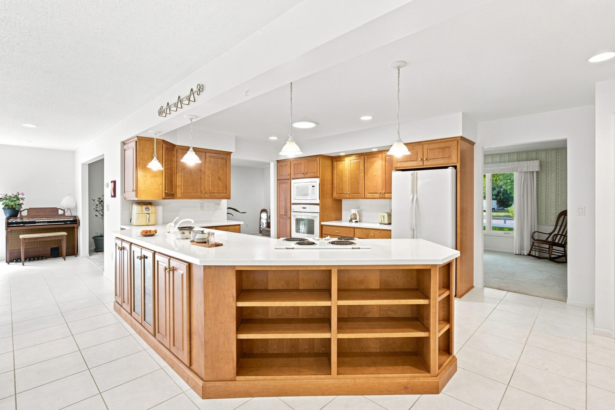1979 single family home for sale at 3206 Rivershore Drive S in Moorhead, MN — 3 bed, 4 bath (photo 7 of 36)