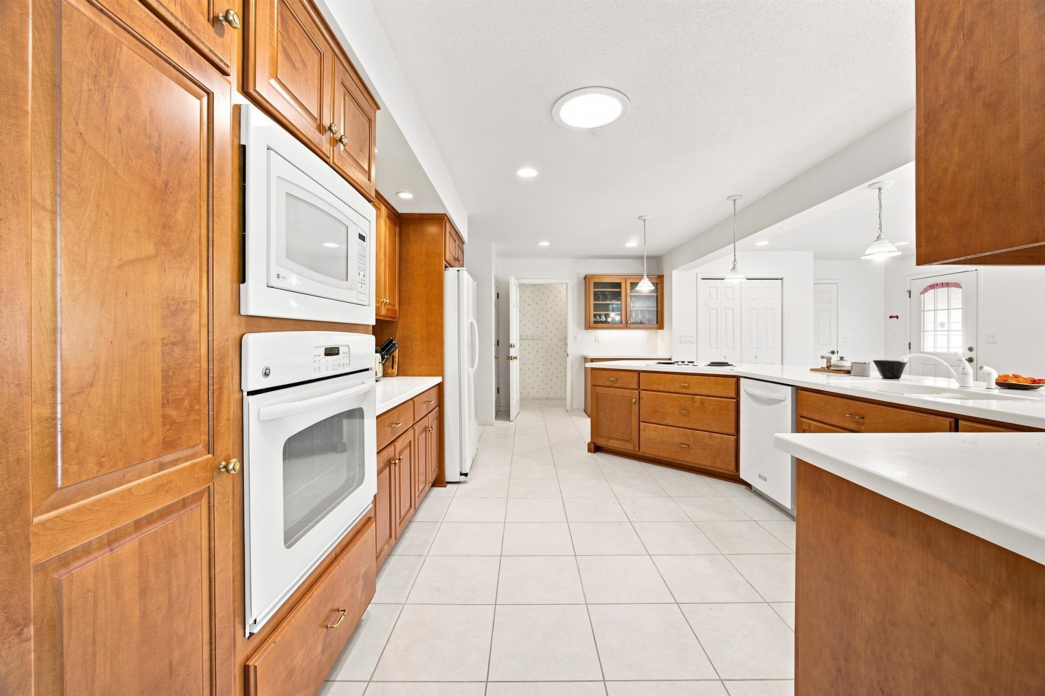 1979 single family home for sale at 3206 Rivershore Drive S in Moorhead, MN — 3 bed, 4 bath (photo 9 of 36)