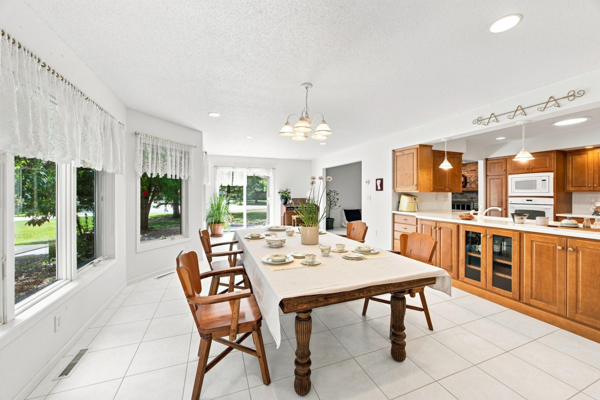 1979 single family home for sale at 3206 Rivershore Drive S in Moorhead, MN — 3 bed, 4 bath (photo 10 of 36)