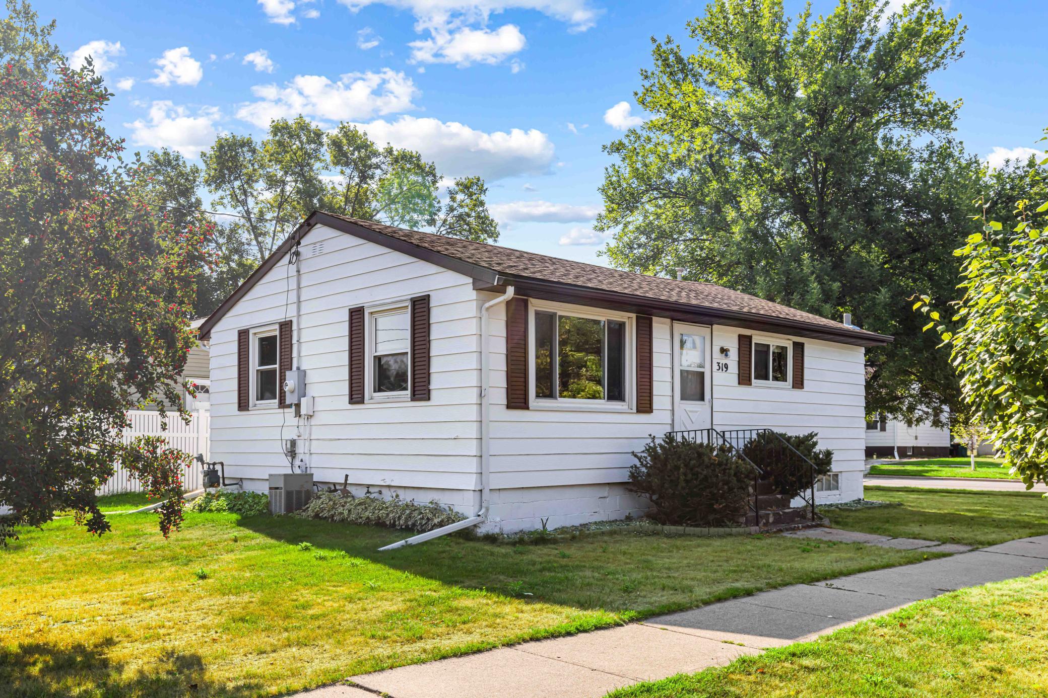 1930 single family home for sale at 319 1st Street in West Fargo, ND — 2 bed, 1 bath (photo 2 of 27)