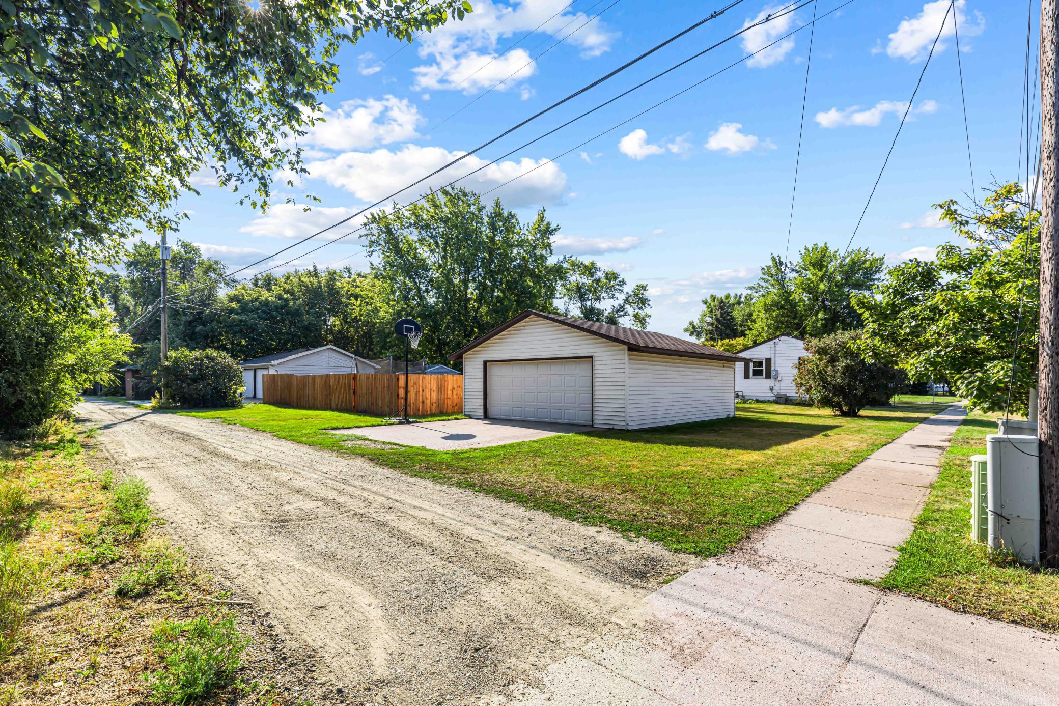 1930 single family home for sale at 319 1st Street in West Fargo, ND — 2 bed, 1 bath (photo 11 of 27)