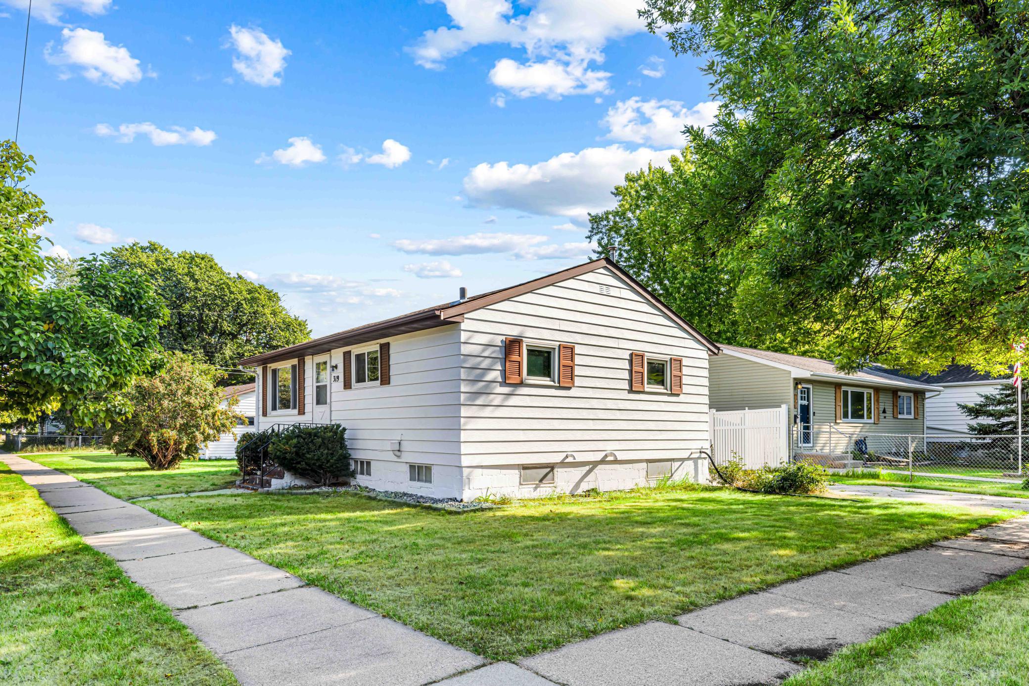 1930 single family home for sale at 319 1st Street in West Fargo, ND — 2 bed, 1 bath (photo 3 of 27)