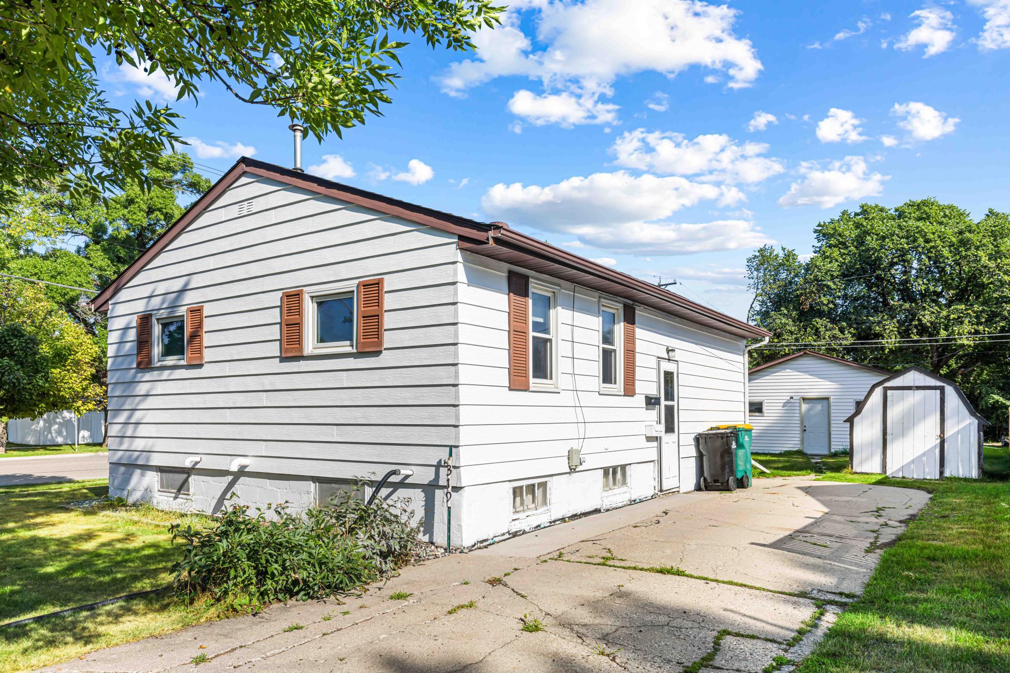 1930 single family home for sale at 319 1st Street in West Fargo, ND — 2 bed, 1 bath (photo 4 of 27)