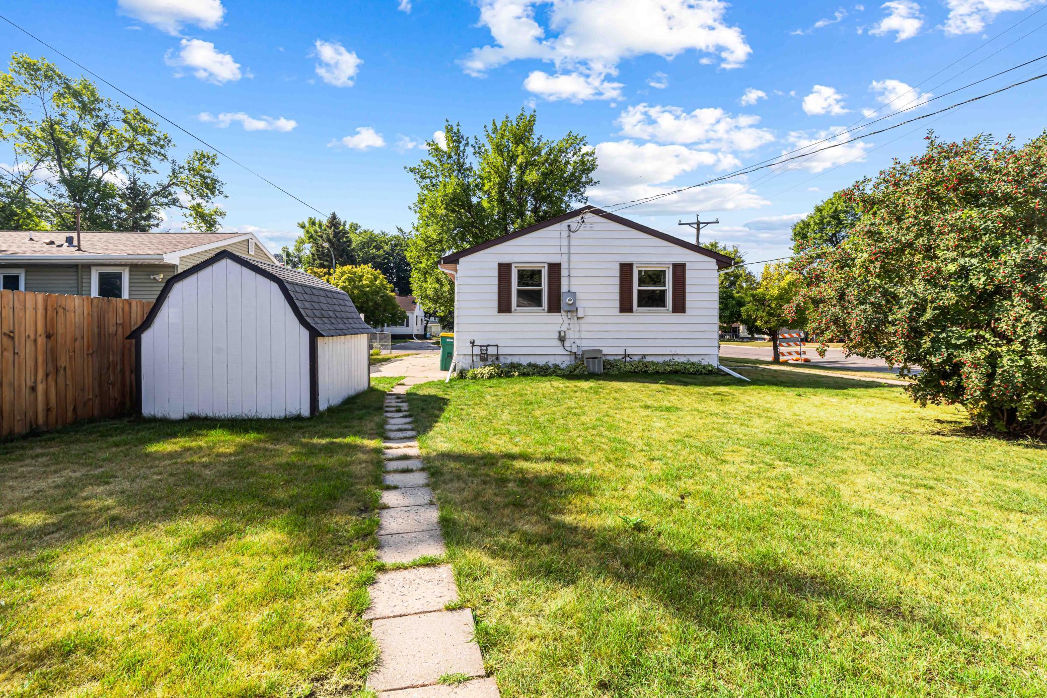 1930 single family home for sale at 319 1st Street in West Fargo, ND — 2 bed, 1 bath (photo 5 of 27)
