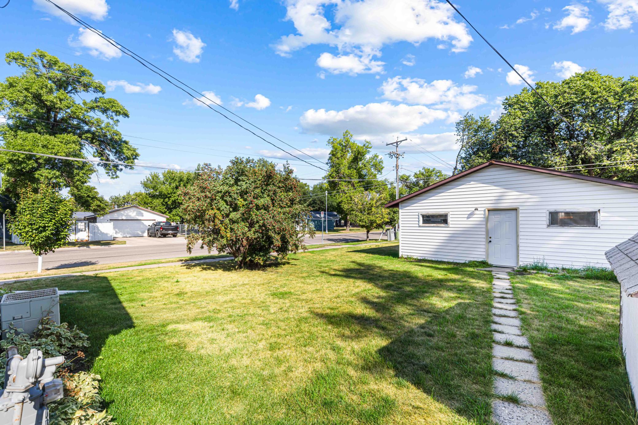 1930 single family home for sale at 319 1st Street in West Fargo, ND — 2 bed, 1 bath (photo 6 of 27)