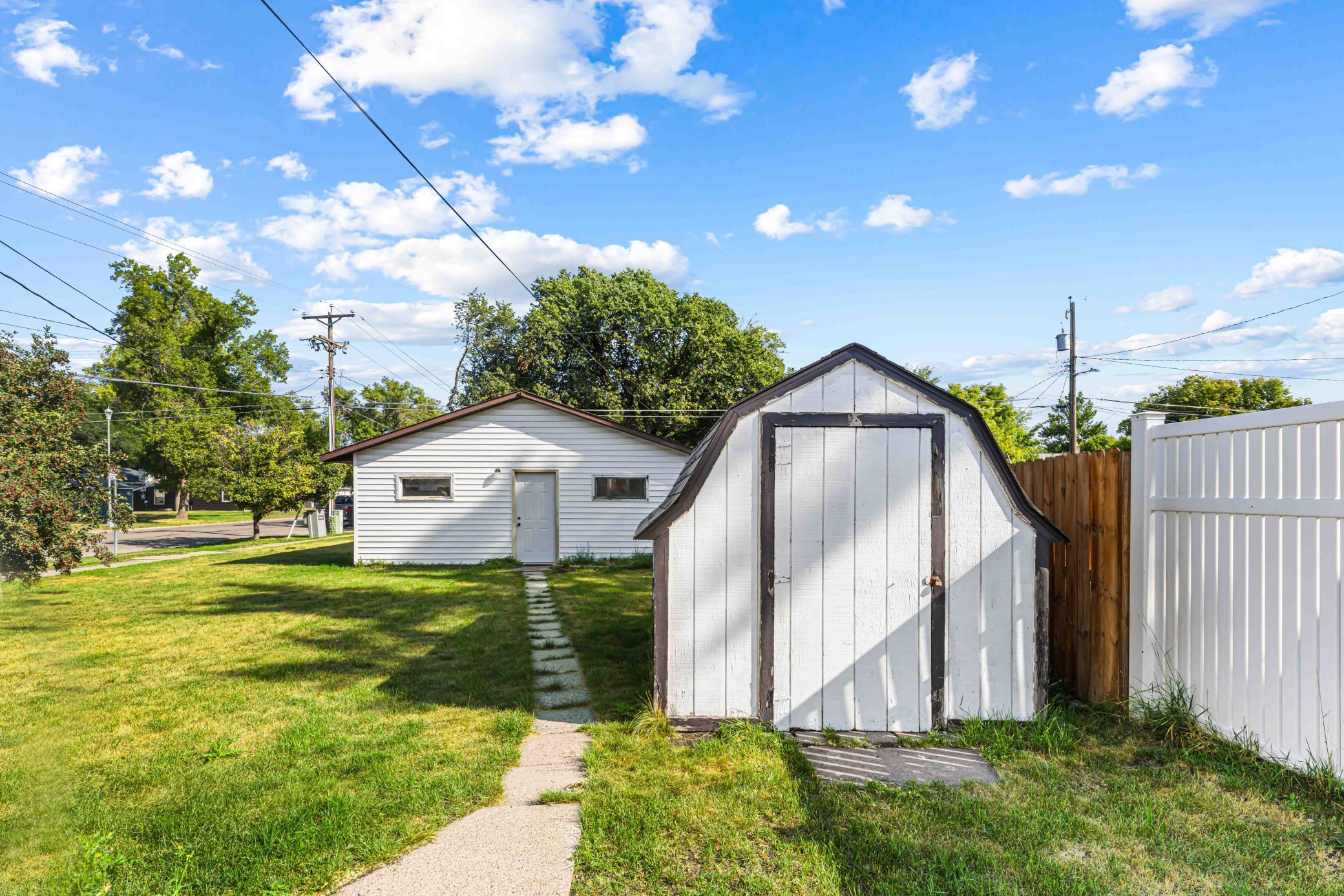 1930 single family home for sale at 319 1st Street in West Fargo, ND — 2 bed, 1 bath (photo 8 of 27)