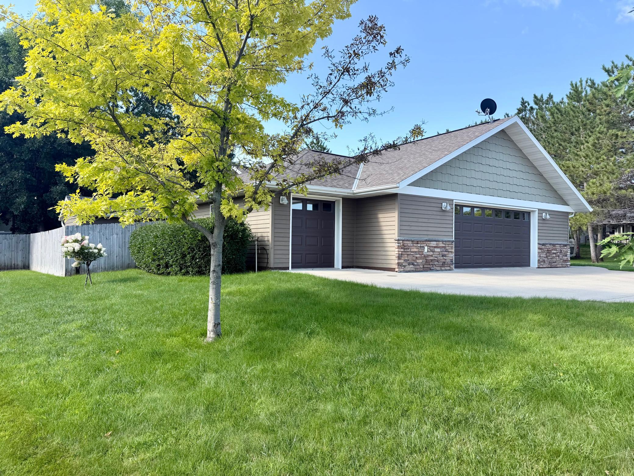 2013 single family home for sale at 1847 Spruce Grove Trail in Detroit Lakes, MN — 3 bed, 2 bath (photo 4 of 51)