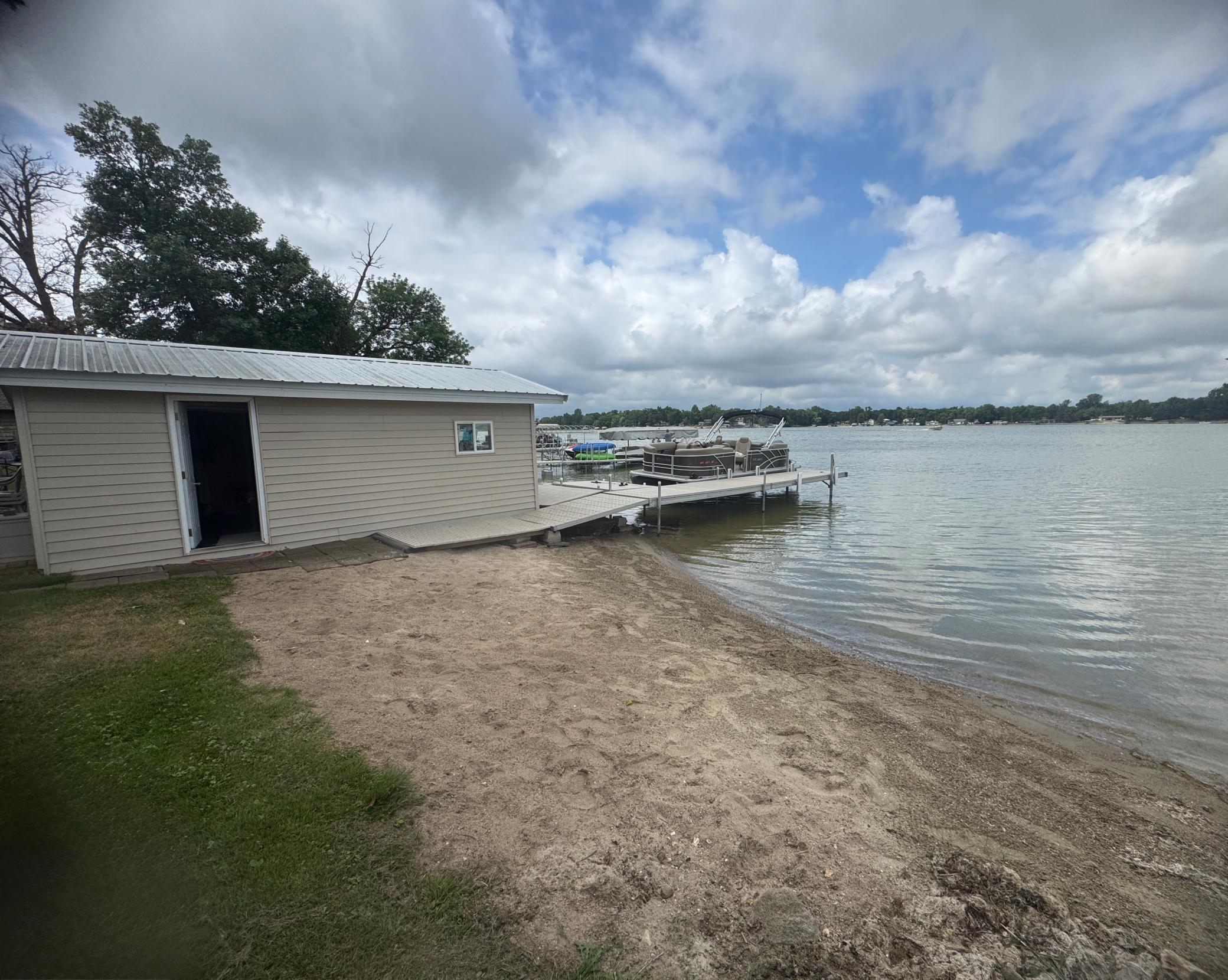 2013 single family home for sale at 12090 Lake Street SE in Mentor, MN — 2 bed, 1 bath (photo 13 of 38)