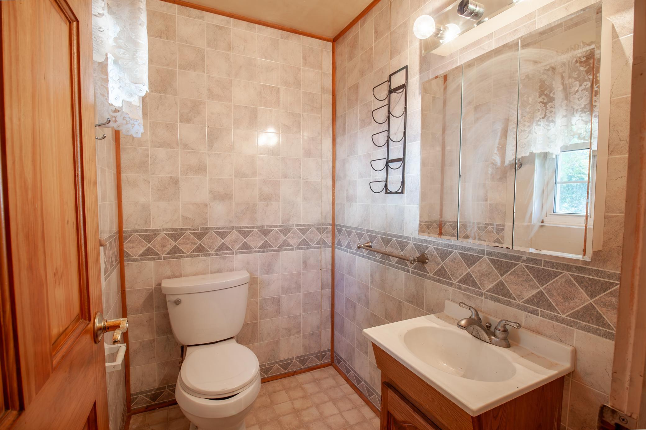 1922 single family home for sale at 209 Cleveland Avenue E in Underwood, MN — 4 bed, 3 bath (photo 20 of 49)