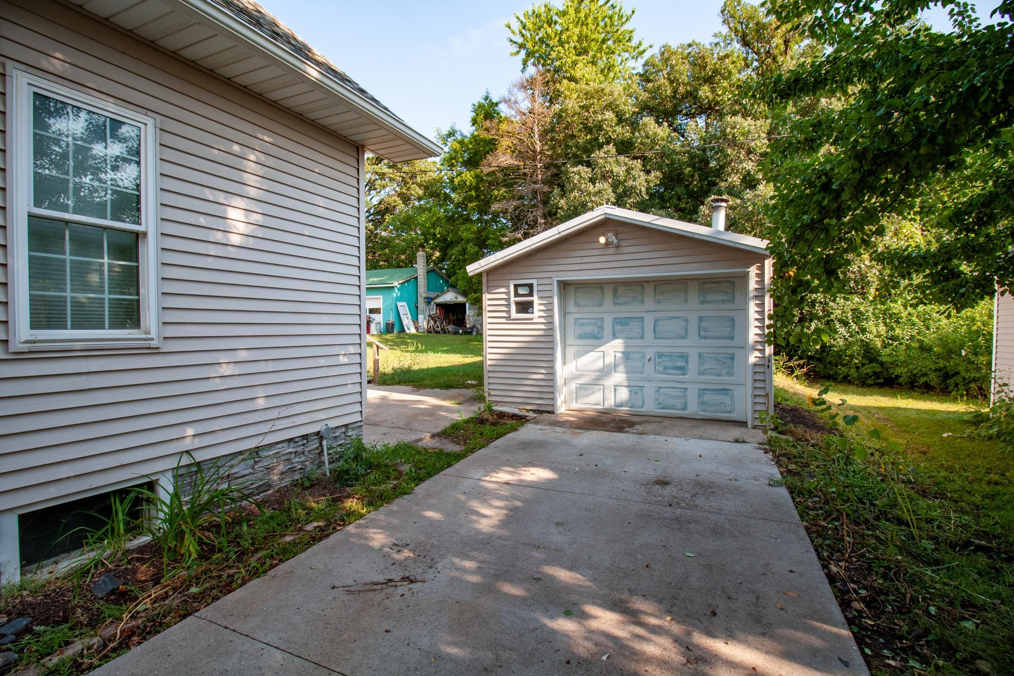 1922 single family home for sale at 209 Cleveland Avenue E in Underwood, MN — 4 bed, 3 bath (photo 3 of 49)