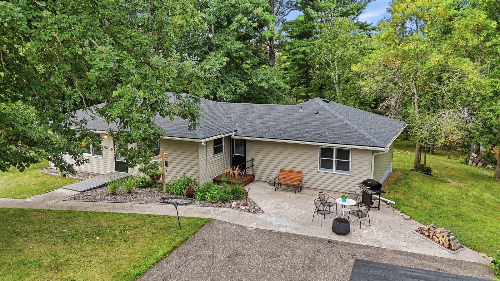 1963 single family home for sale at 535 6th Avenue SE in Aitkin, MN — 4 bed, 2 bath (photo 2 of 30)