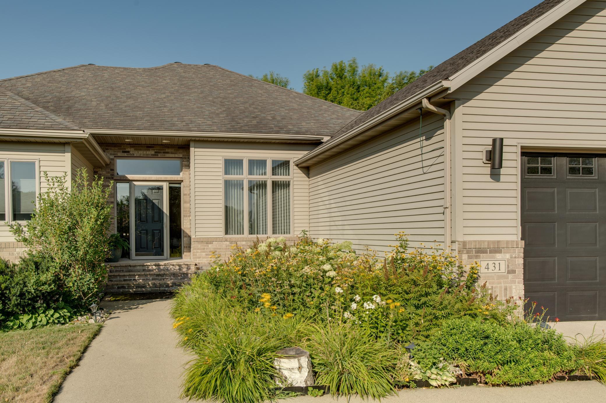 2002 single family home for sale at 431 Clearview Court in Moorhead, MN — 4 bed, 3 bath (photo 2 of 71)