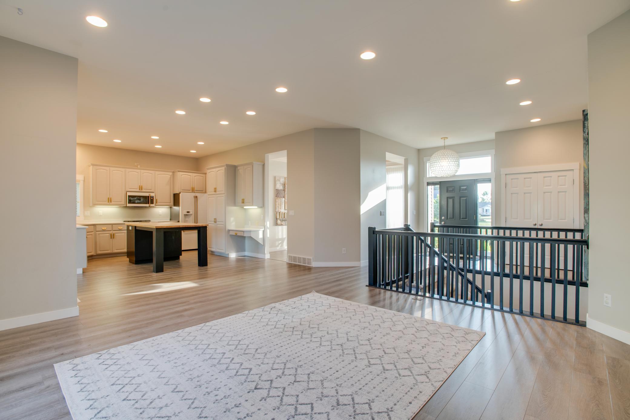 2002 single family home for sale at 431 Clearview Court in Moorhead, MN — 4 bed, 3 bath (photo 14 of 71)