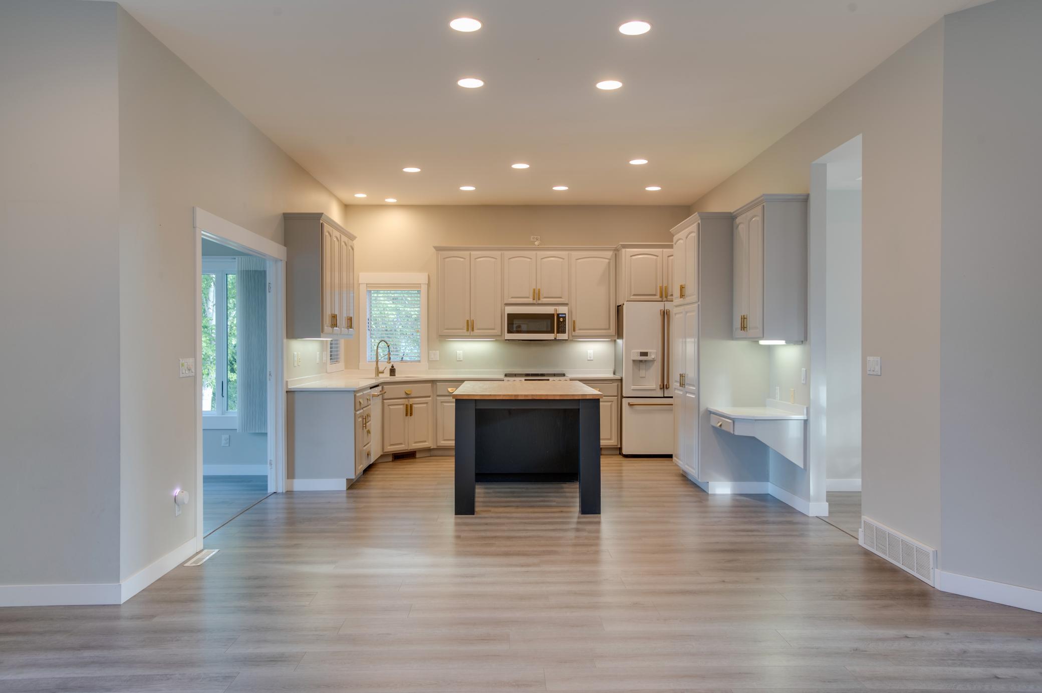 2002 single family home for sale at 431 Clearview Court in Moorhead, MN — 4 bed, 3 bath (photo 15 of 71)