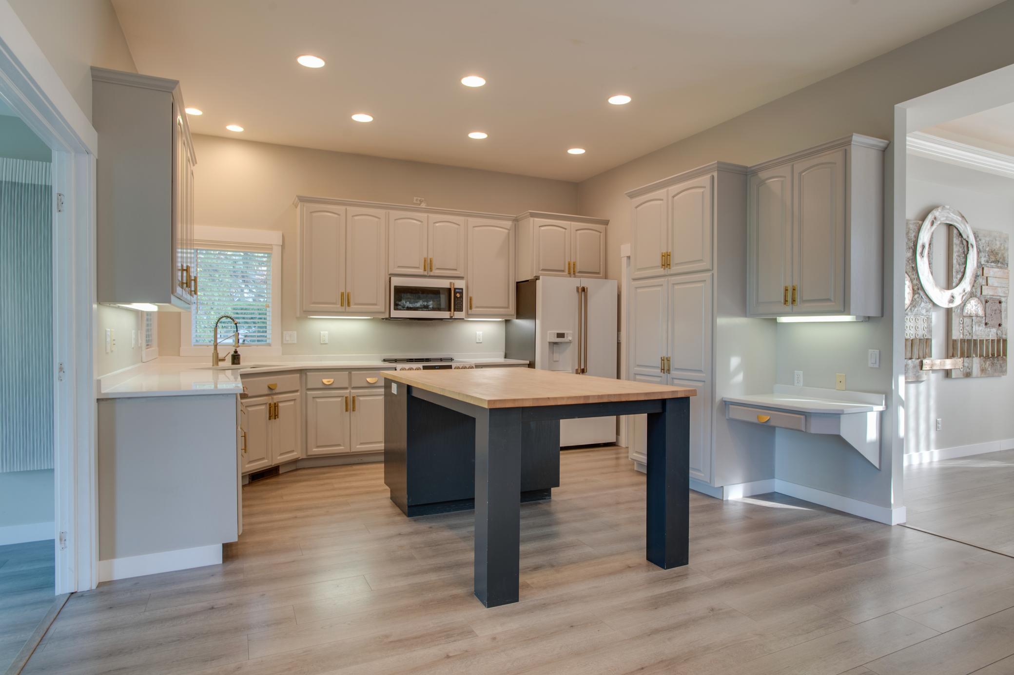 2002 single family home for sale at 431 Clearview Court in Moorhead, MN — 4 bed, 3 bath (photo 16 of 71)