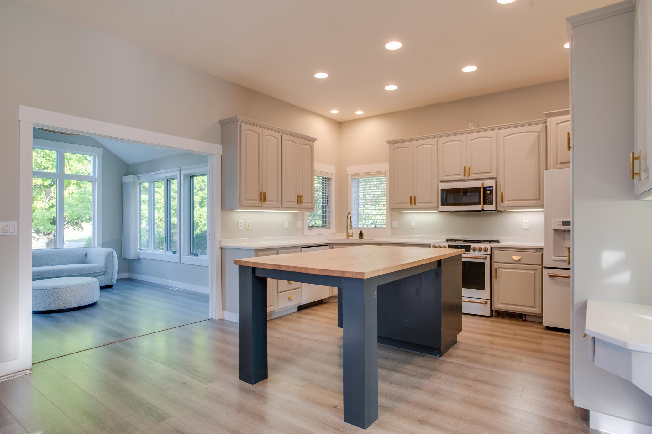 2002 single family home for sale at 431 Clearview Court in Moorhead, MN — 4 bed, 3 bath (photo 17 of 71)