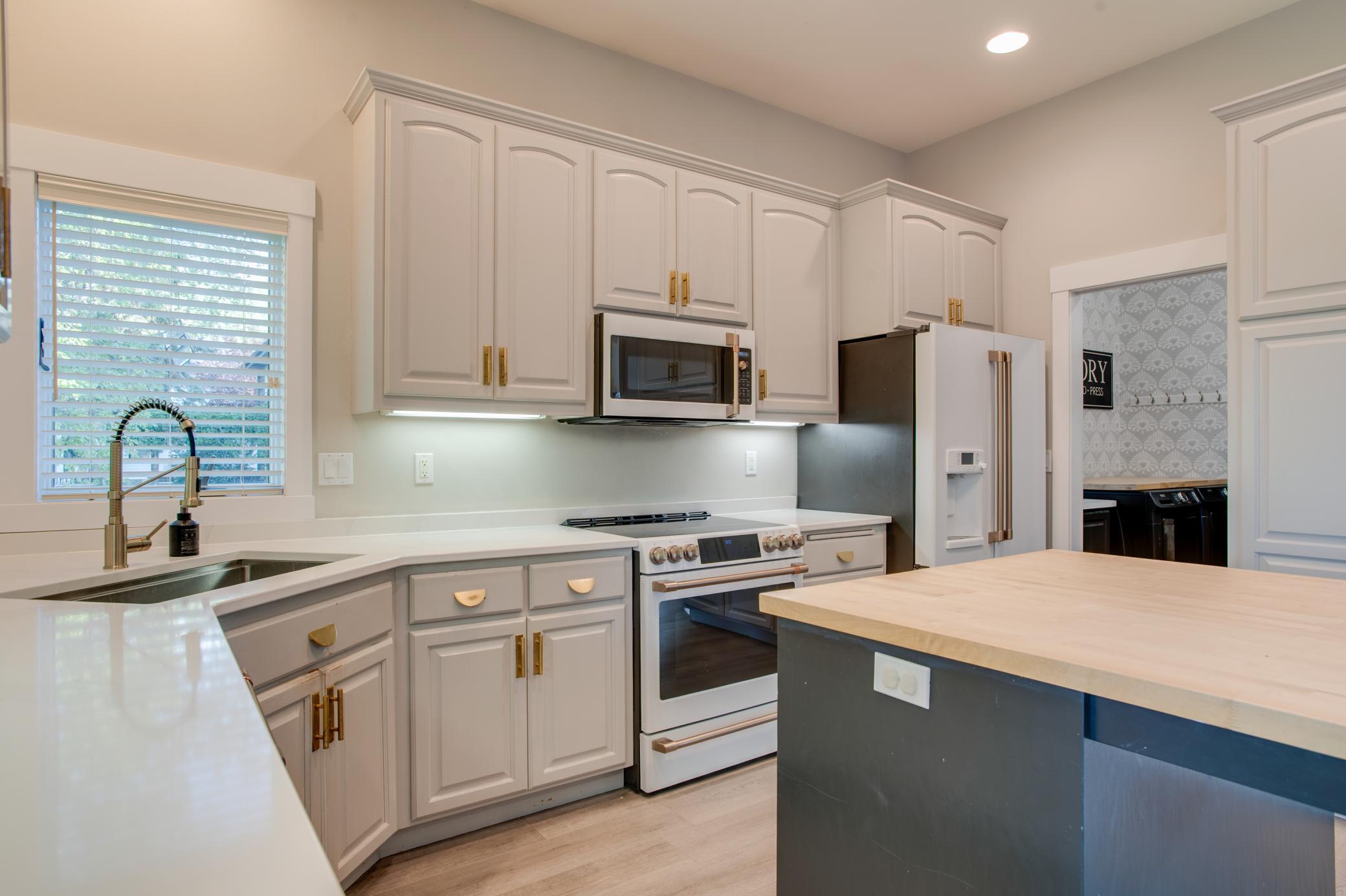 2002 single family home for sale at 431 Clearview Court in Moorhead, MN — 4 bed, 3 bath (photo 18 of 71)