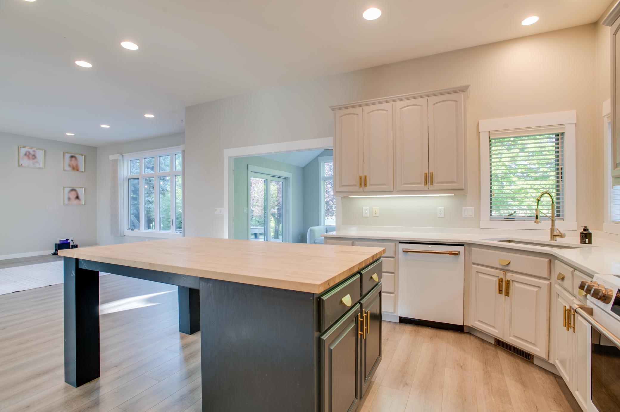 2002 single family home for sale at 431 Clearview Court in Moorhead, MN — 4 bed, 3 bath (photo 19 of 71)