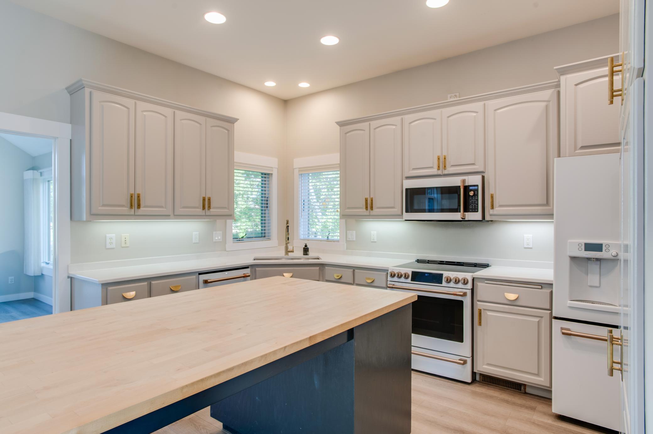 2002 single family home for sale at 431 Clearview Court in Moorhead, MN — 4 bed, 3 bath (photo 20 of 71)