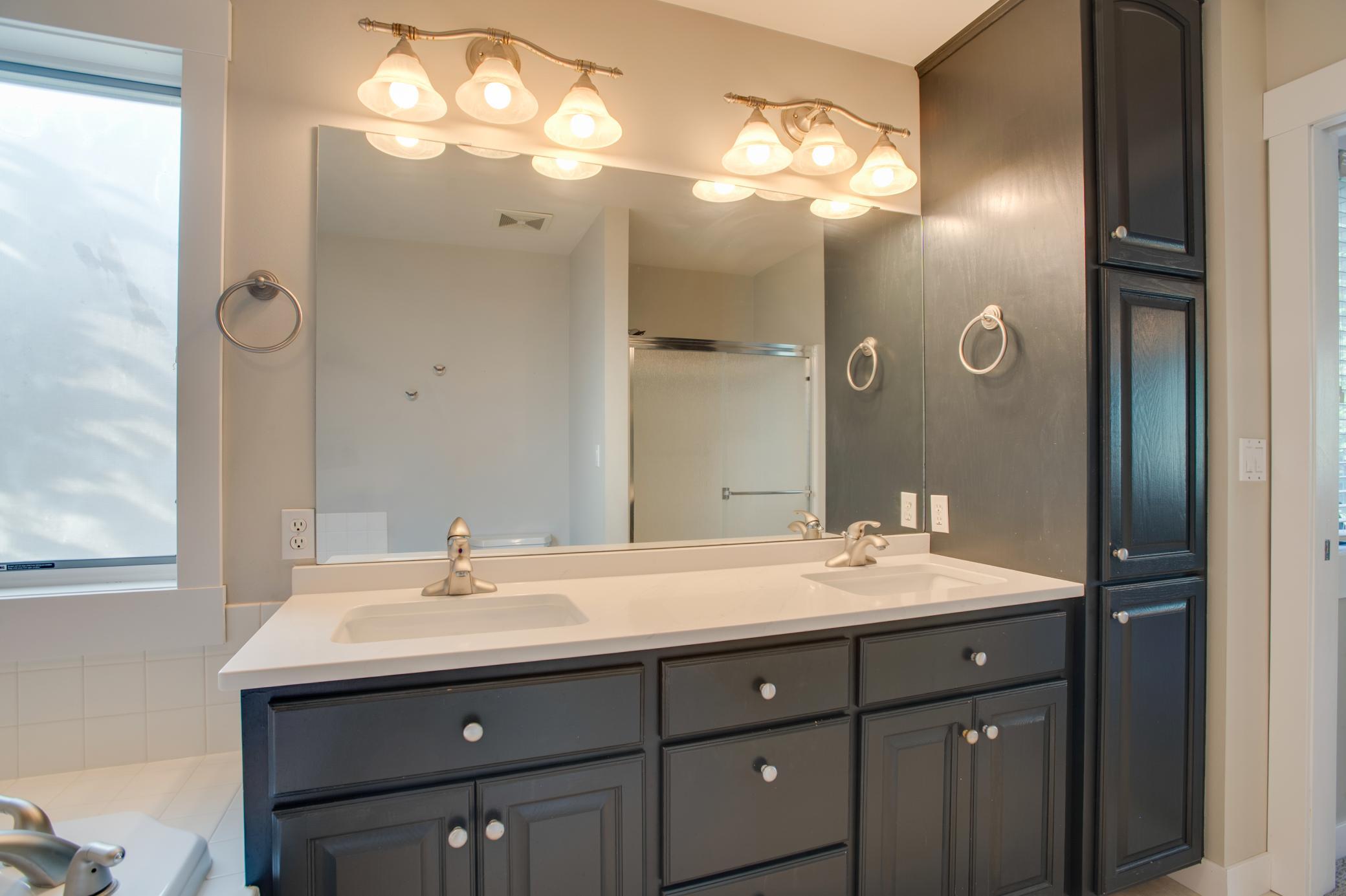 2002 single family home for sale at 431 Clearview Court in Moorhead, MN — 4 bed, 3 bath (photo 34 of 71)